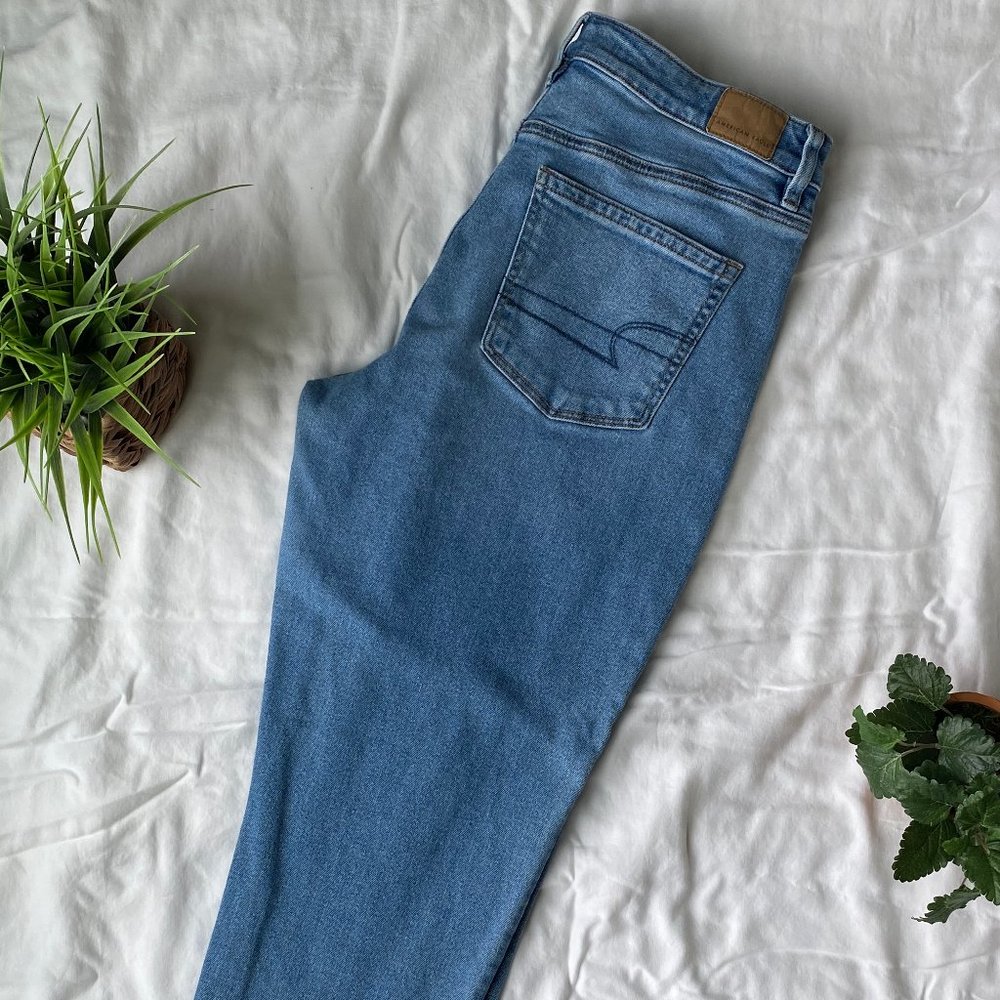 American Eagle Stretch High Rise Mom Jean